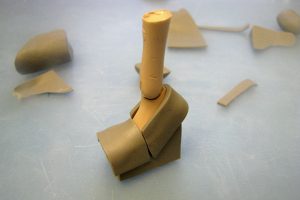 Глиняная туфля перед этапом разглаживания